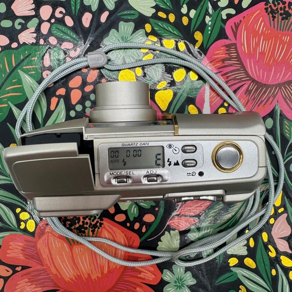 Nikon Lite Touch Zoom 140 ED AF 35mm Film Camera Quartz Date 38-140mm Macro